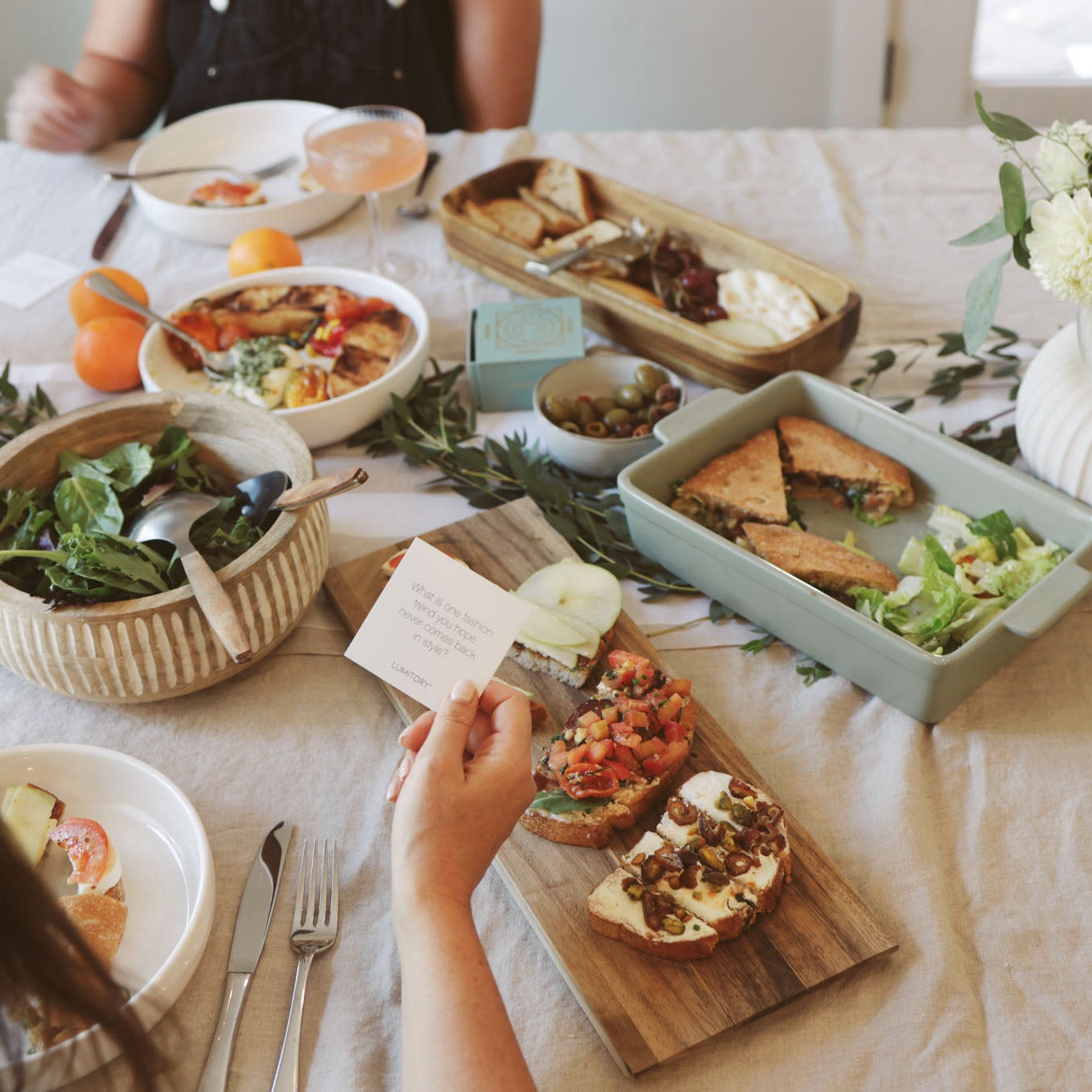 5 Ways to Stay Connected with Family and Friends After the Holidays - Lumitory