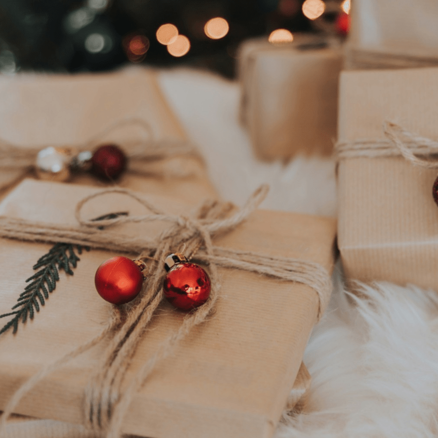 The Essential Guide to Hosting Christmas - Lumitory