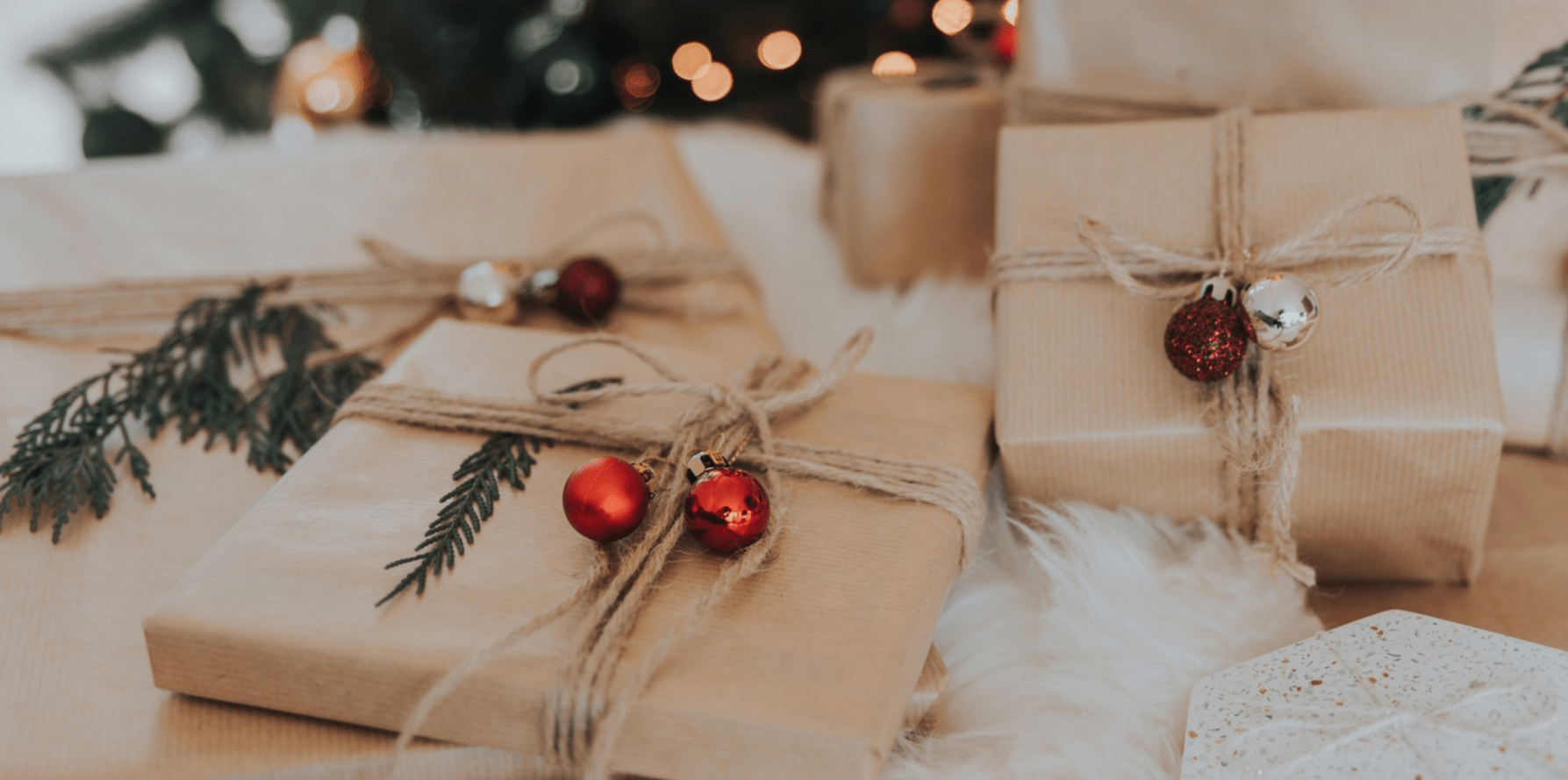 The Essential Guide to Hosting Christmas - Lumitory
